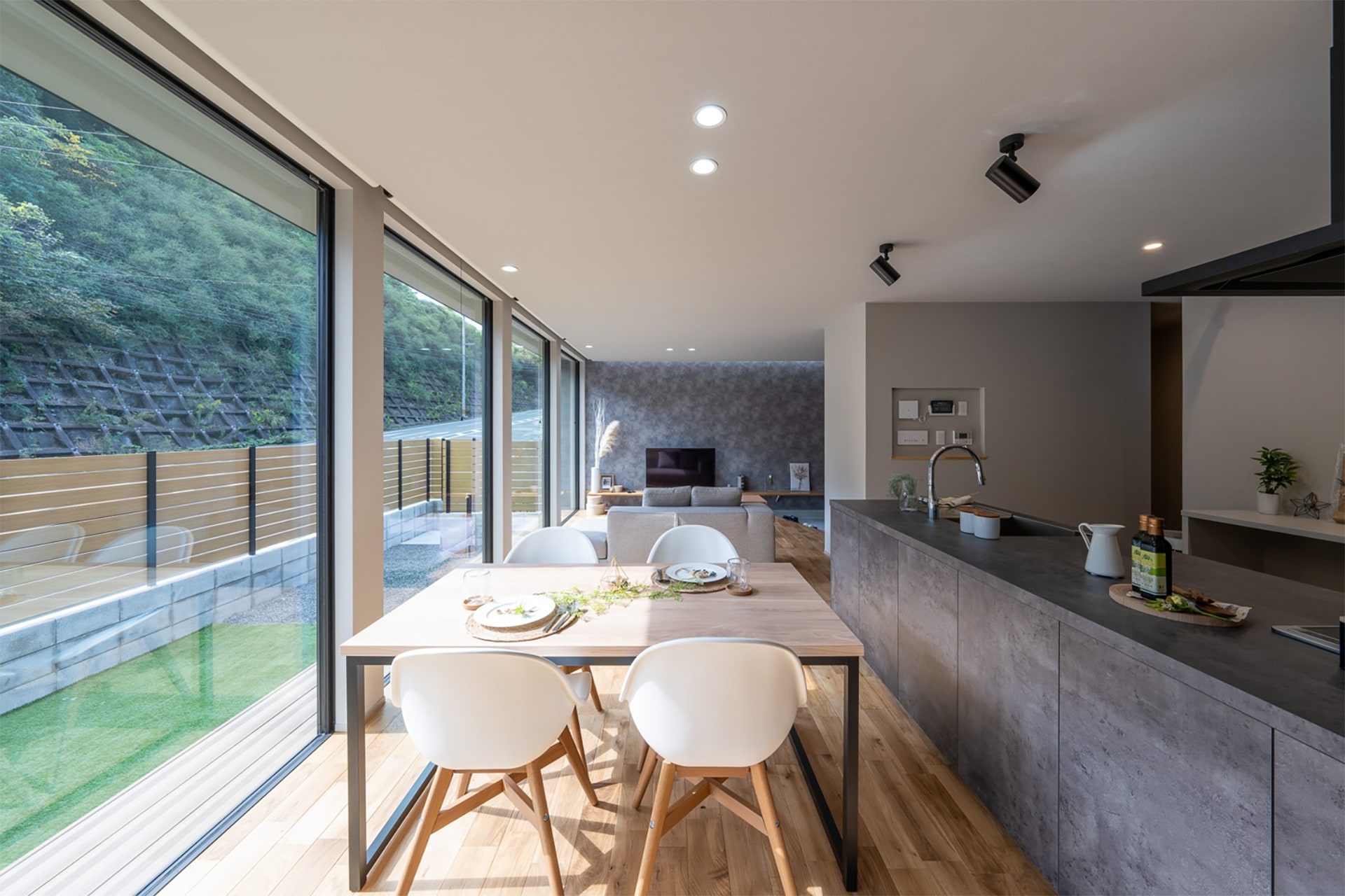 余白を楽しむ開放的な平屋